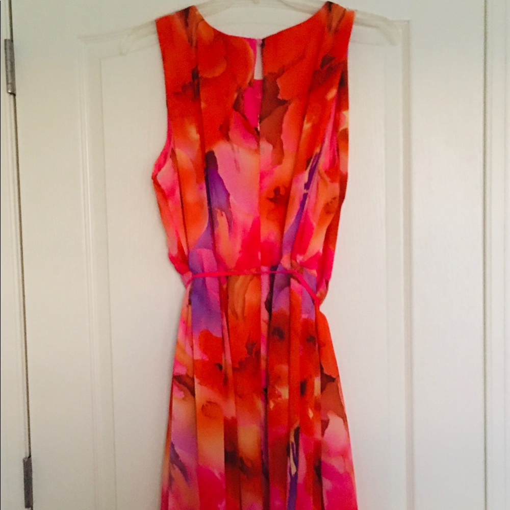 Dress - Picture 8 of 9
